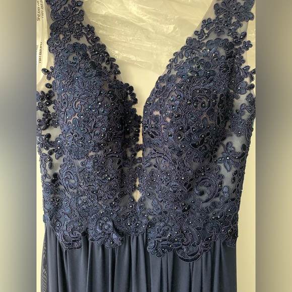 NWT Gorgeous V-Neck Embroidered Bodice Chiffon Prom Dress Long Gown Navy Sz 2 - Picture 6 of 14